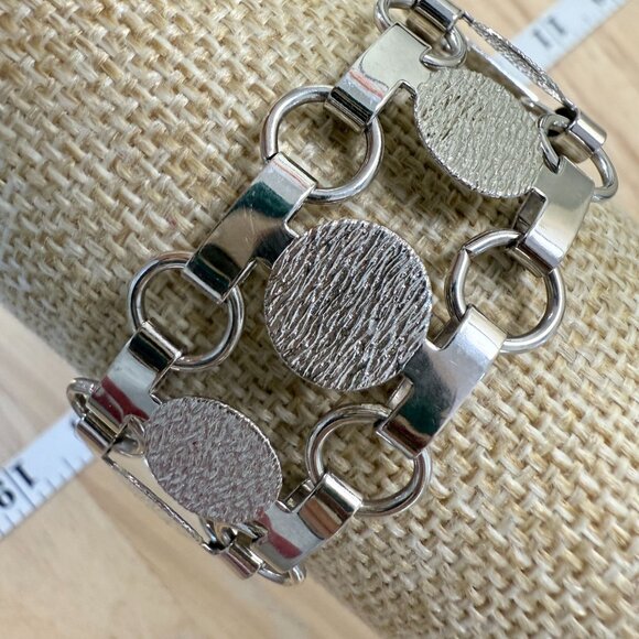 Sarah Coventry Silver-Tone Textured & Smooth Circle Link Bracelet With Fold-Over - Picture 3 of 14